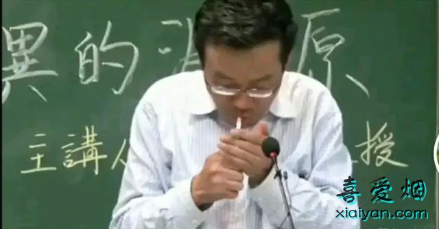复旦教授王德峰：上课香烟一支接一支，为何学校和学生不介意？-2